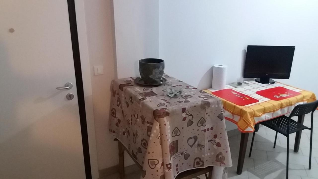Emily'S Rooms "Villa Romana" Cir17067 Дезенцано-дель-Гарда Экстерьер фото